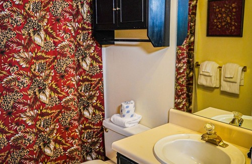 Pine Mountain Chalet De Ski | Fur babies welcome in this wooded view chalet!
