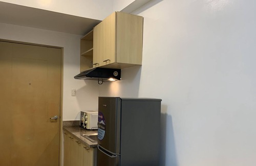 Bangkal Copropriété | Furnished 1-BR with balcony in Makati