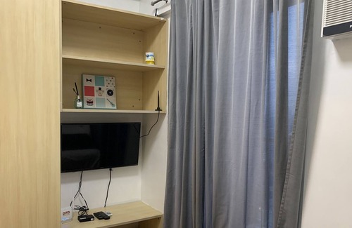 Bangkal Copropriété | Furnished 1-BR with balcony in Makati