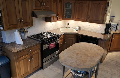 Mount Pleasant Maison | Furnished 4BR family home w/ office & driveway, 2-6+ mo lease Jan 1/Feb 1 start