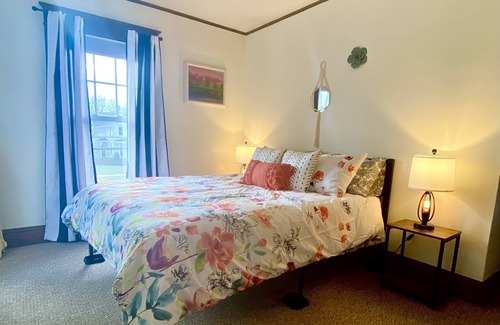 Geneva Maison | Historic Eldridge house on Main St Geneva, w/pool!
