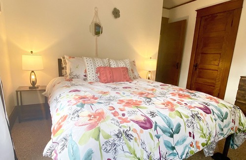 Geneva Maison | Historic Eldridge house on Main St Geneva, w/pool!
