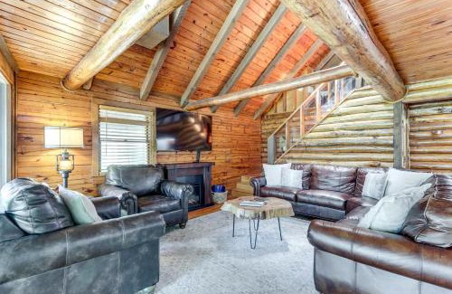 Fairland Maison | Furnished Deck and Lake Access Fairland Log Cabin