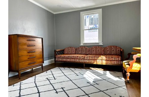 Duckpond Appartement | Furnished Historic Duckpond Apt