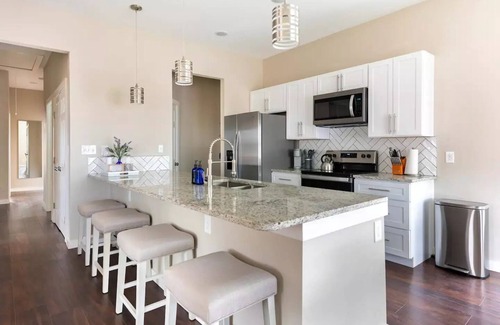 Nevada Street Maison | Hot San Antonio Home! Entertainers Backyard! Climbing Dome, Free Gated Parking