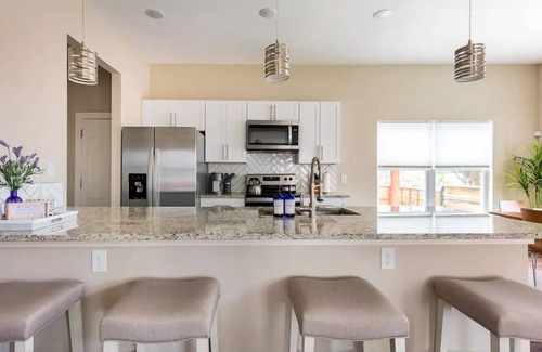 Nevada Street Maison | Hot San Antonio Home! Entertainers Backyard! Climbing Dome, Free Gated Parking