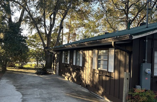 Silver Springs Maison | Furnished, lakefront 2/1 house in Ocala Nat'l Forest