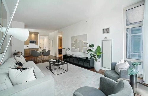 Central New York City Appartement | FURNISHED Oversized 1 Bedroom with Home Office Short-Term Available