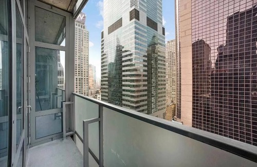 Central New York City Appartement | FURNISHED Oversized 1 Bedroom with Home Office Short-Term Available