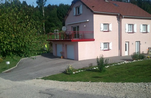 Bellefontaine Cottage | Gite meublé de plein pied au cœur du village Entièrement rafraîchi en Mars 2025
