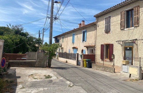 Saint-Mitre Maison | Furnished T2, quiet, sunny, 55m2, parking, pets welcome,