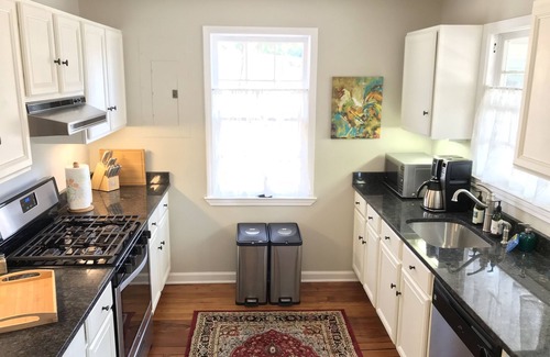 Norcross Maison | Location mensuelle clé en main meublée 2BR / 1BA dans le centre-ville historique de Norcross
