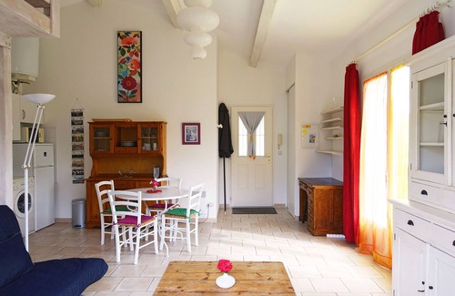 Uzes Appartement | Coup de ♥ ! Uzès à pied. TBeau studio spacieux 32m2 + mezzanine + jardin+parking