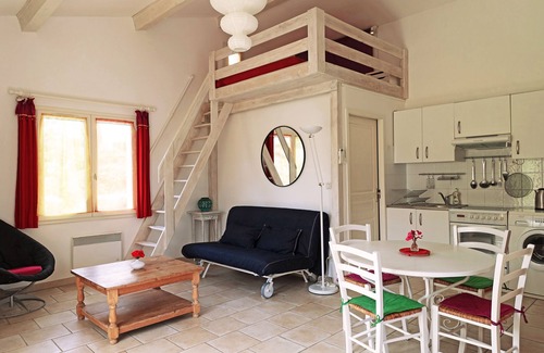 Uzes Appartement | Coup de ♥ ! Uzès à pied. TBeau studio spacieux 32m2 + mezzanine + jardin+parking