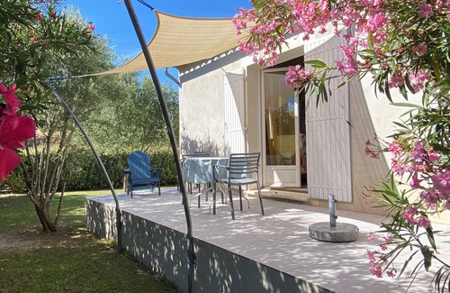 Uzes Appartement | Coup de ♥ ! Uzès à pied. TBeau studio spacieux 32m2 + mezzanine + jardin+parking
