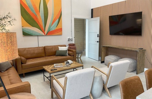 Arena District Appartement | Fyrebird Place: 5-Bedroom Industrial Loft with Private Pavilion & Yard