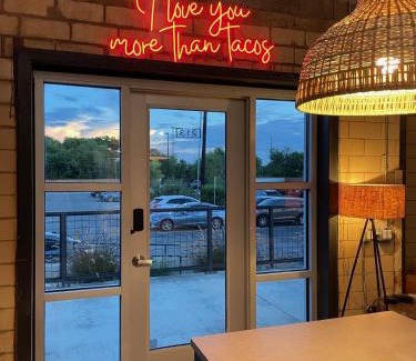 Arena District Appartement | Fyrebird Place - Industrial Loft with Pavilion & Yard
