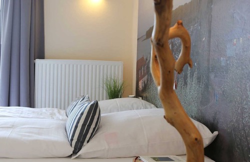 Alt Gaarz Appartement | FZ 10-11 / Chambre 2 pièces (48m²; 4 pers.) Terrasse - lit + vélo | B&B | Pension de vélo Ostseeland