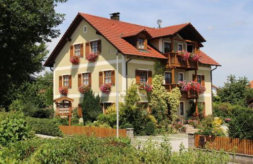 Wiesent Maison | Gäste-Haus Rösch