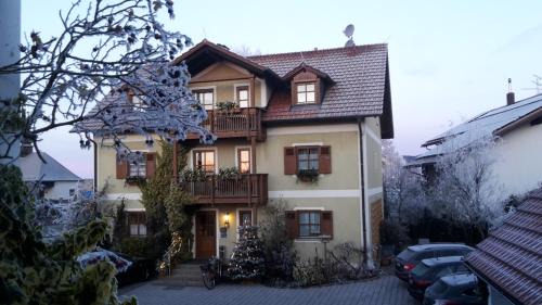 Wiesent Maison | Gäste-Haus Rösch