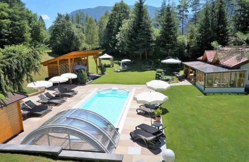 Nassereith Maison | Gästehaus Almrausch, Ferienanlage mit Pool