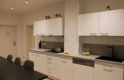 Kernstadt Maison | Gästehaus Friedrichstraße Ruhiges Zimmer mit Bad zum Innenhof