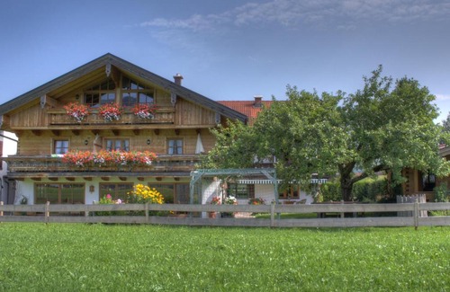 Kreuzfeld Appartement | Gästehaus Hirschbichler - Chiemgau Karte