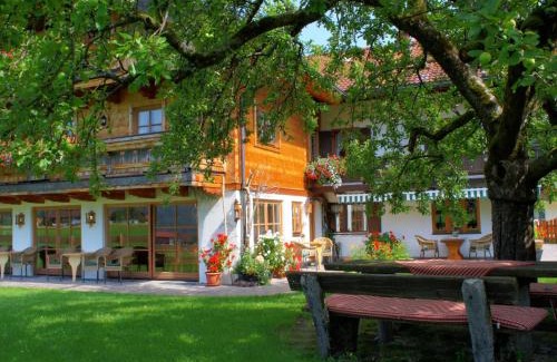 Kreuzfeld Appartement | Gästehaus Hirschbichler - Chiemgau Karte