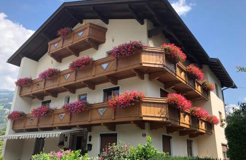 Zell am Ziller Appartement | Gästehaus Neuhauser