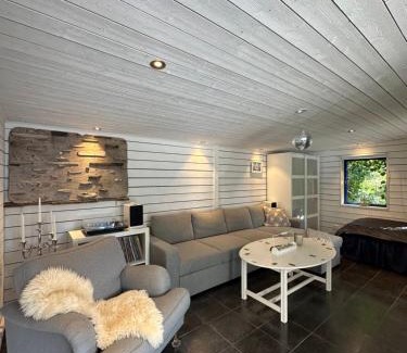 Hollviken Chalet De Ski | Gästhus i Kämpinge nära stranden