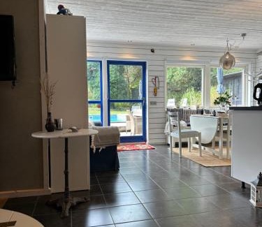 Hollviken Chalet De Ski | Gästhus i Kämpinge nära stranden