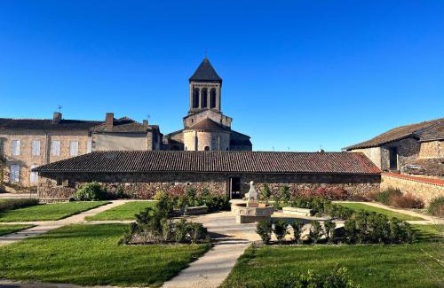 Lesterps Maison | Gîte à l'ombre des Magnolias