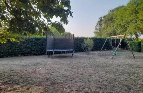 Brens Maison | Gîte à la campagne avec jardin et piscine