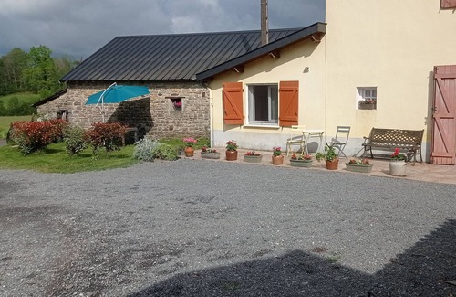 Eysus Maison | Gîte à la campagne Corine with Mountain View & Private Terrace
