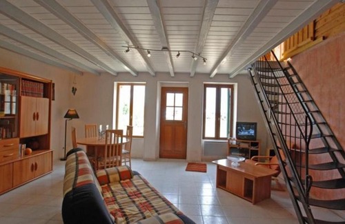 La Puye Maison | Gîte à LA PUYE - FR-1-541-63