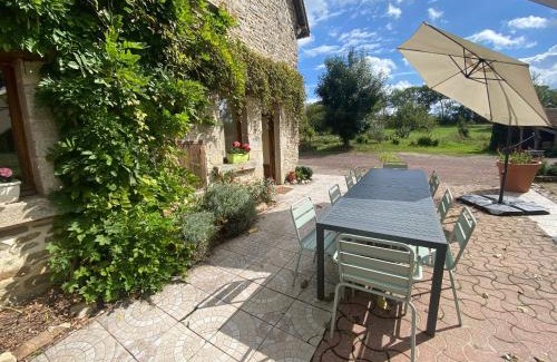 Moulins-le-Carbonnel Maison | Gîte écologique de charme avec grand jardin, proche des Alpes Mancelles, idéal famille et amis - FR-1-410-132