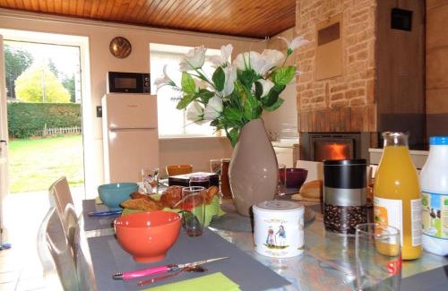 Saint-Jean-la-Vetre Maison | Gîte 110m²: 3 ch, terrasse, jardin, animaux acceptés, wifi, charges incluses, draps fournis - FR-1-496-248