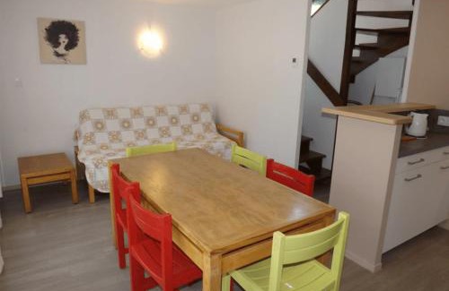 Le Claux Appartement | Gîte 19 confortable avec terrasse privée et vue sur le Puy Mary Cantal
