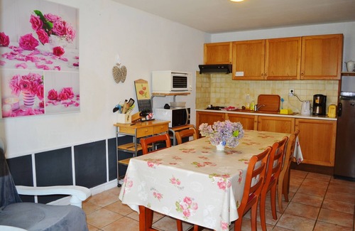 Courcelles-au-Bois Maison | Gîte 2 à 8 personnes avec 3 chambres et 3 salles de bains / cuisine