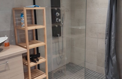 Montreuil-sur-Mer Lit Et Petit-Déjeuner | Gîte 2 ou 4 personnes avec jacuzzi et terrasse privative