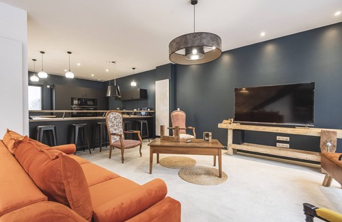 Bertoncourt Maison | 🏡 Gîte 5⭐ avec piscine chauffée – 15 personnes – Luxe & Nature en Ardennes