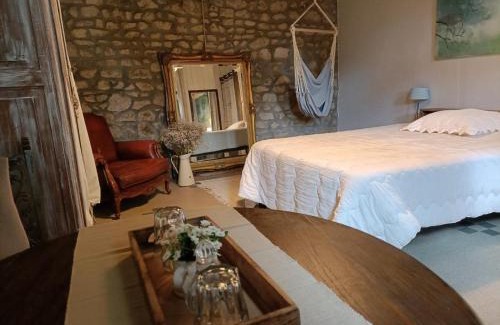 Arfeuilles Maison | Gîte 6 pers avec piscine, terrasse et parc, idéal randos et détente - FR-1-489-436