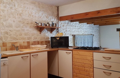 Saint-Pierre-de-Juillers Cottage | Gîte au bord de la piscine, idéal pour les familles avec ados
