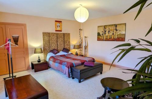 Mecrin Maison | Gîte accueillant 10 pers avec terrasse, proche nature, idéal pour famille et PMR à Mécrin - FR-1-585-12