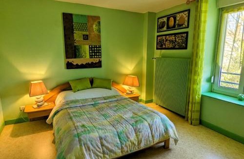 Mecrin Maison | Gîte accueillant 10 pers avec terrasse, proche nature, idéal pour famille et PMR à Mécrin - FR-1-585-12