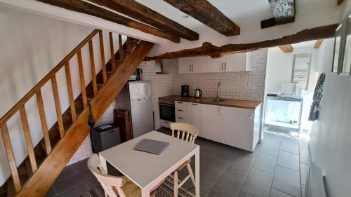 Chaveignes Maison | Gîte Angulus Ridet - Wisteria