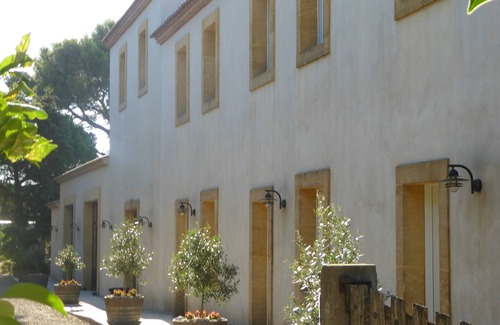 Salleles-d'Aude Appartement | ARTEMISIA Gîte Domaine de l'Herbe Sainte Vignoble accès PMR proche Canal du Midi