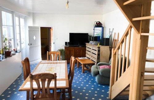 Saint-Aubin-de-Bonneval Maison | Gîte au cœur d'une résidence d'artiste