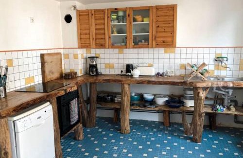 Saint-Aubin-de-Bonneval Maison | Gîte au cœur d'une résidence d'artiste