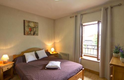 Les Salles Maison | Gîte au calme avec terrasse, cheminée et pêche à proximité, animaux acceptés. - FR-1-496-225